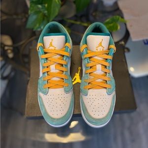 Size 7 - Jordan 1 Low New Emerald